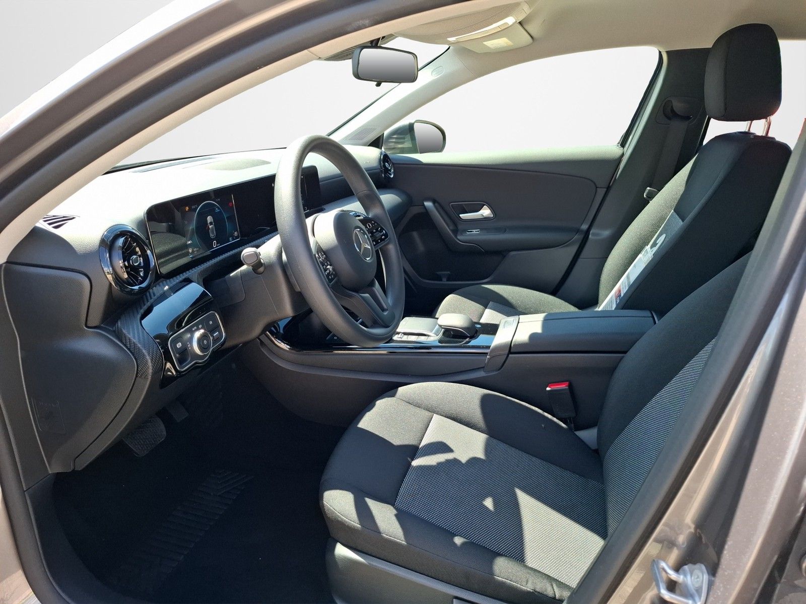 MERCEDES-BENZ A 200 AUTOMATIK / KLIMA / / LED / KAMERA / ALU - Image 9