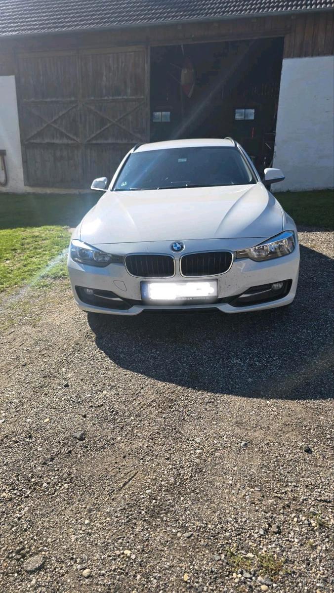 BMW 318 2013 — rear view