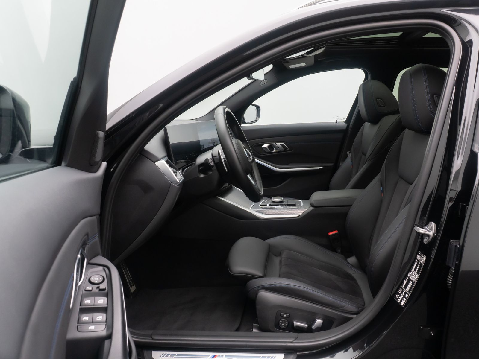 Fahrzeugabbildung BMW 330d xD M Sport DAB Kamera HUD Panorama HiFi 19"