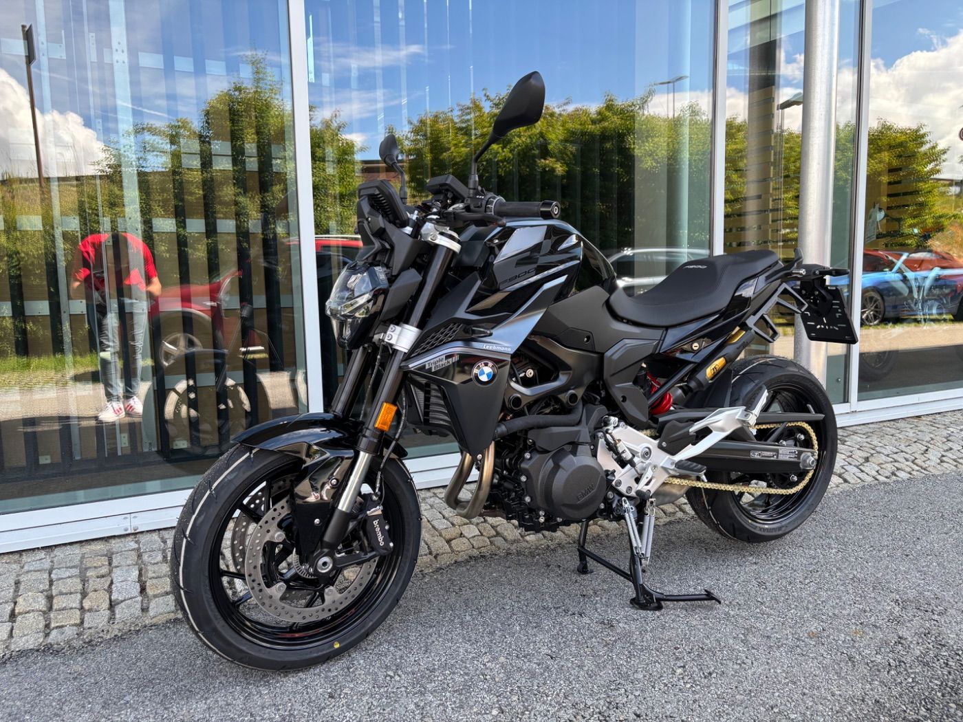 Fahrzeugabbildung BMW F 900 R Triple Black 4 Pakete