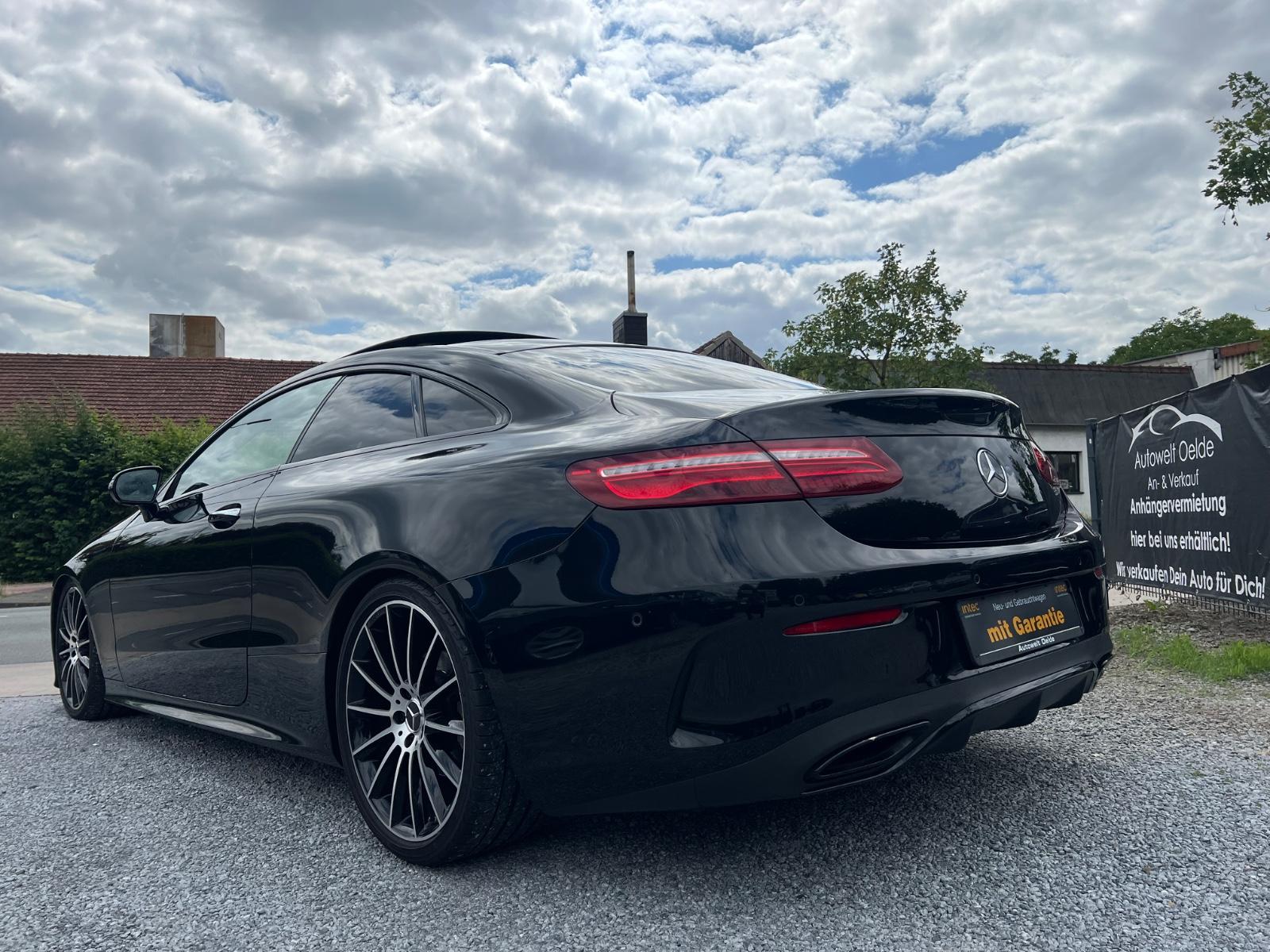 Mercedes-Benz E 300 E Coupe AMG Line Panorama Soft -Close