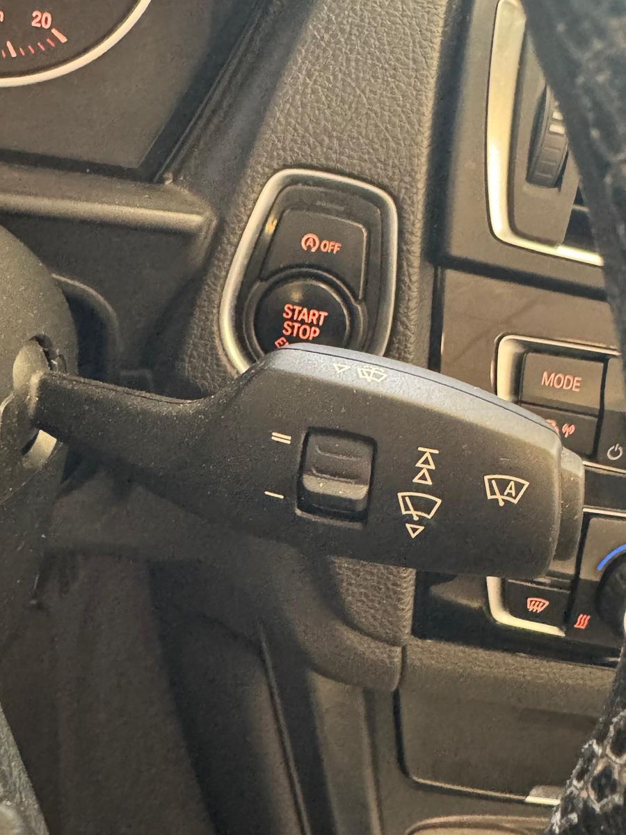 Fahrzeugabbildung BMW 220 i Cabrio Sport Line/ NAVI/KLIMA/AUTOMATIK