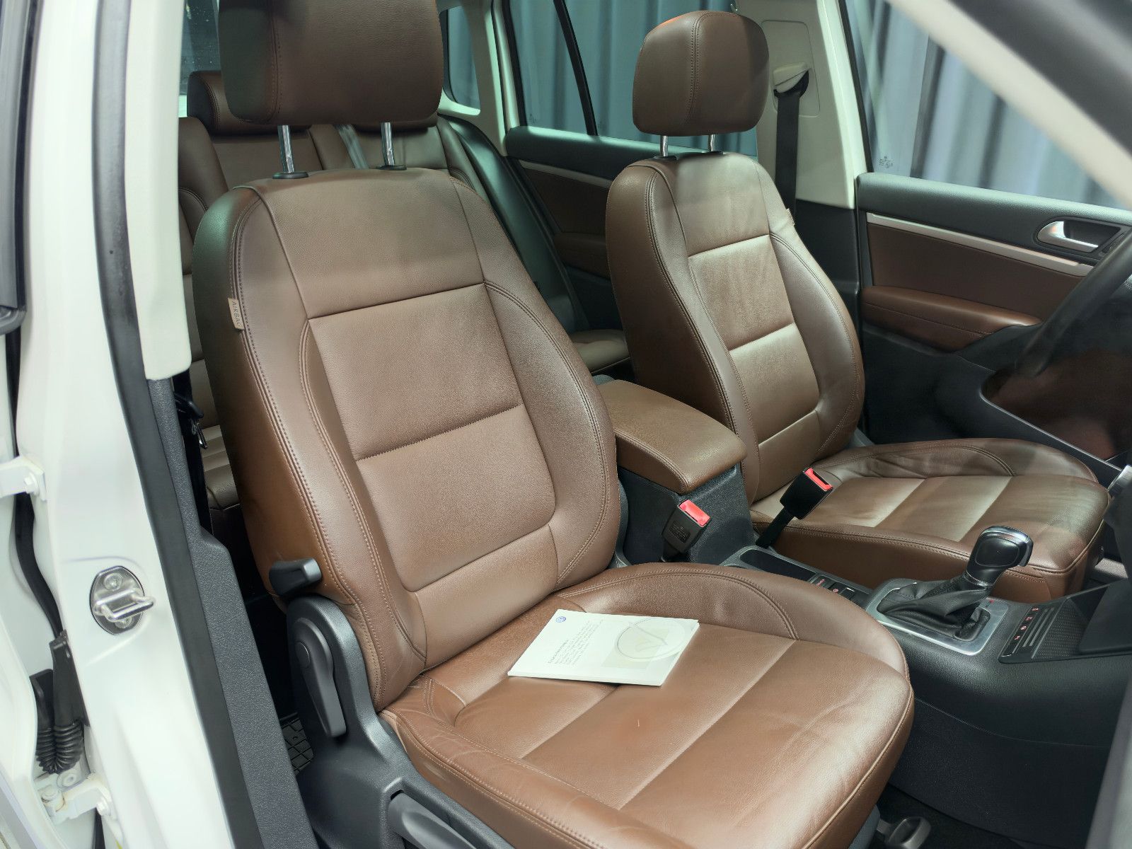 Fahrzeugabbildung Volkswagen Tiguan 2.0 TSI 4MOTION Track&Style |PANO|LEDER