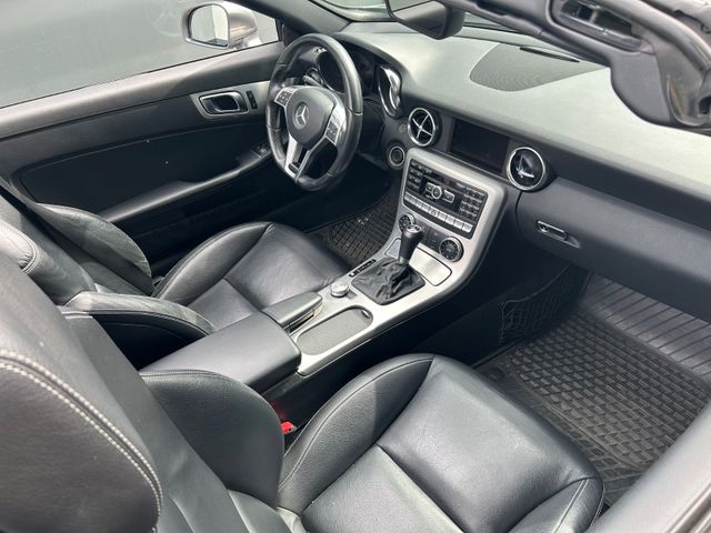 Fahrzeugabbildung Mercedes-Benz SLK 200 Roadster Autom.+Navi+Leder+Panorama+BT+
