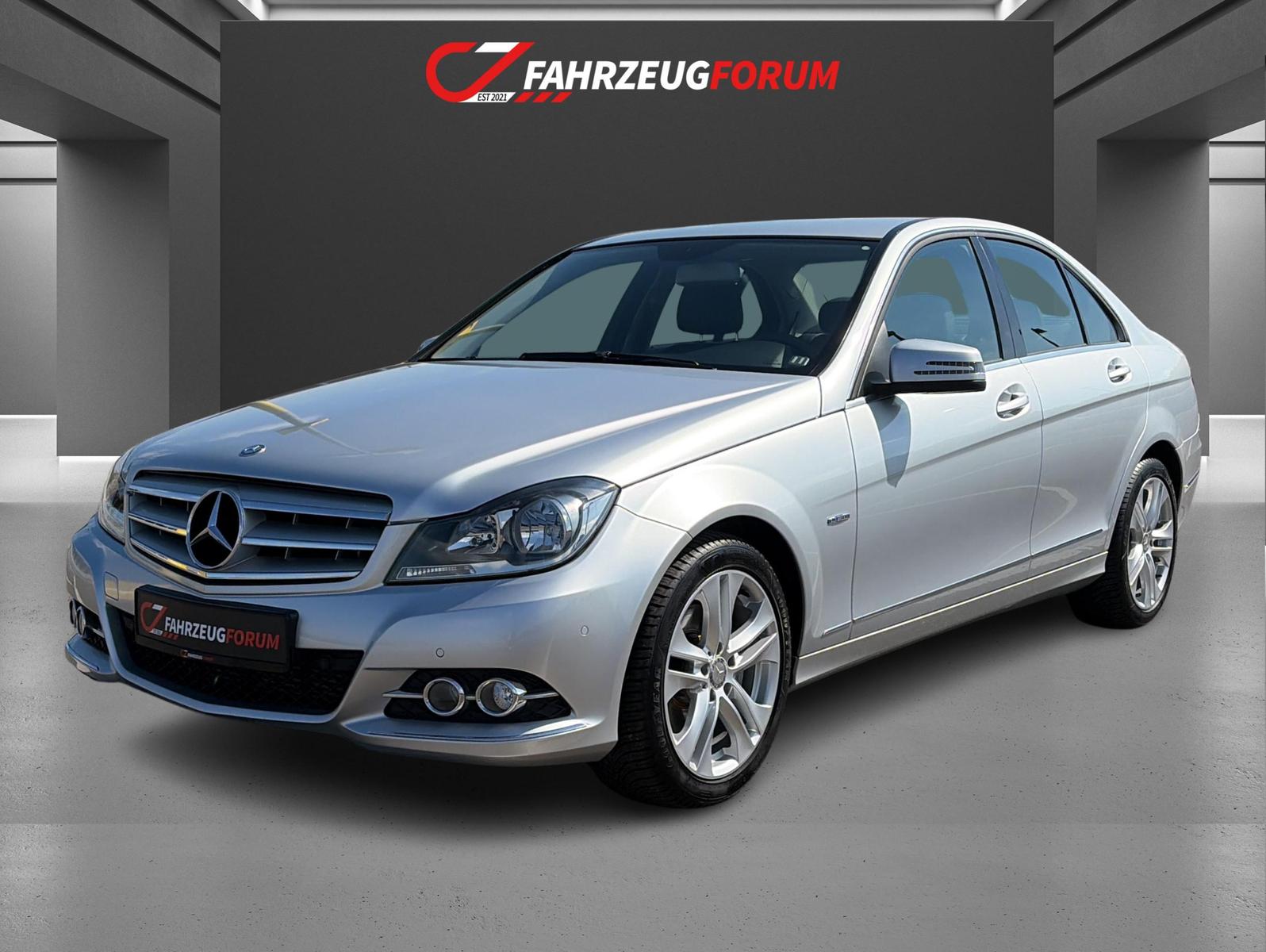 Mercedes-Benz C 200 CGI BlueEfficiency*Navi*Car Play*PDC 