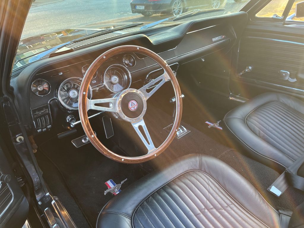 FORD Mustang Cabrio Top Zustand Classic Data 2 400PS FORD Mustang Cabrio Top Zustand Classic Data 2 400PS