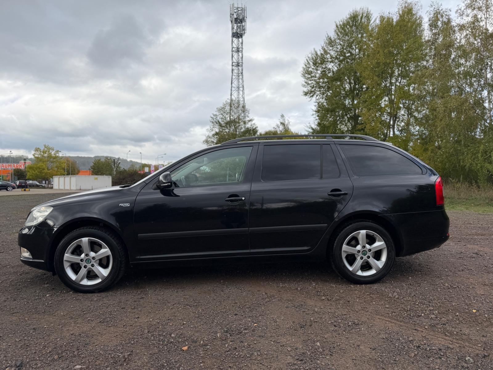 Skoda Octavia 2012 — вигляд ззаду
