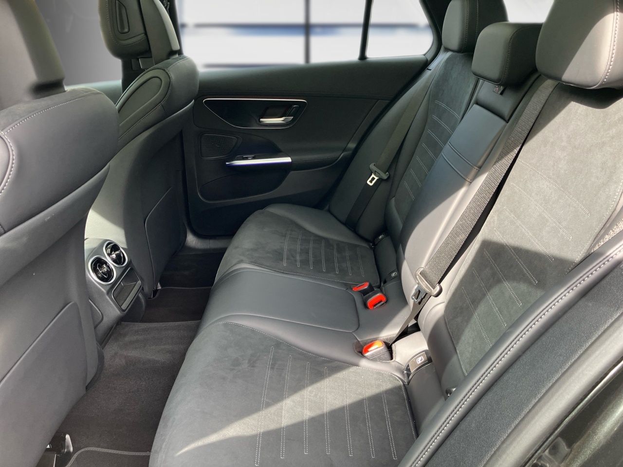 Fahrzeugabbildung Mercedes-Benz C 180 T AMG+NIGHT+PANO+AHK+LENKRADHEIZ+AMBIENTE+