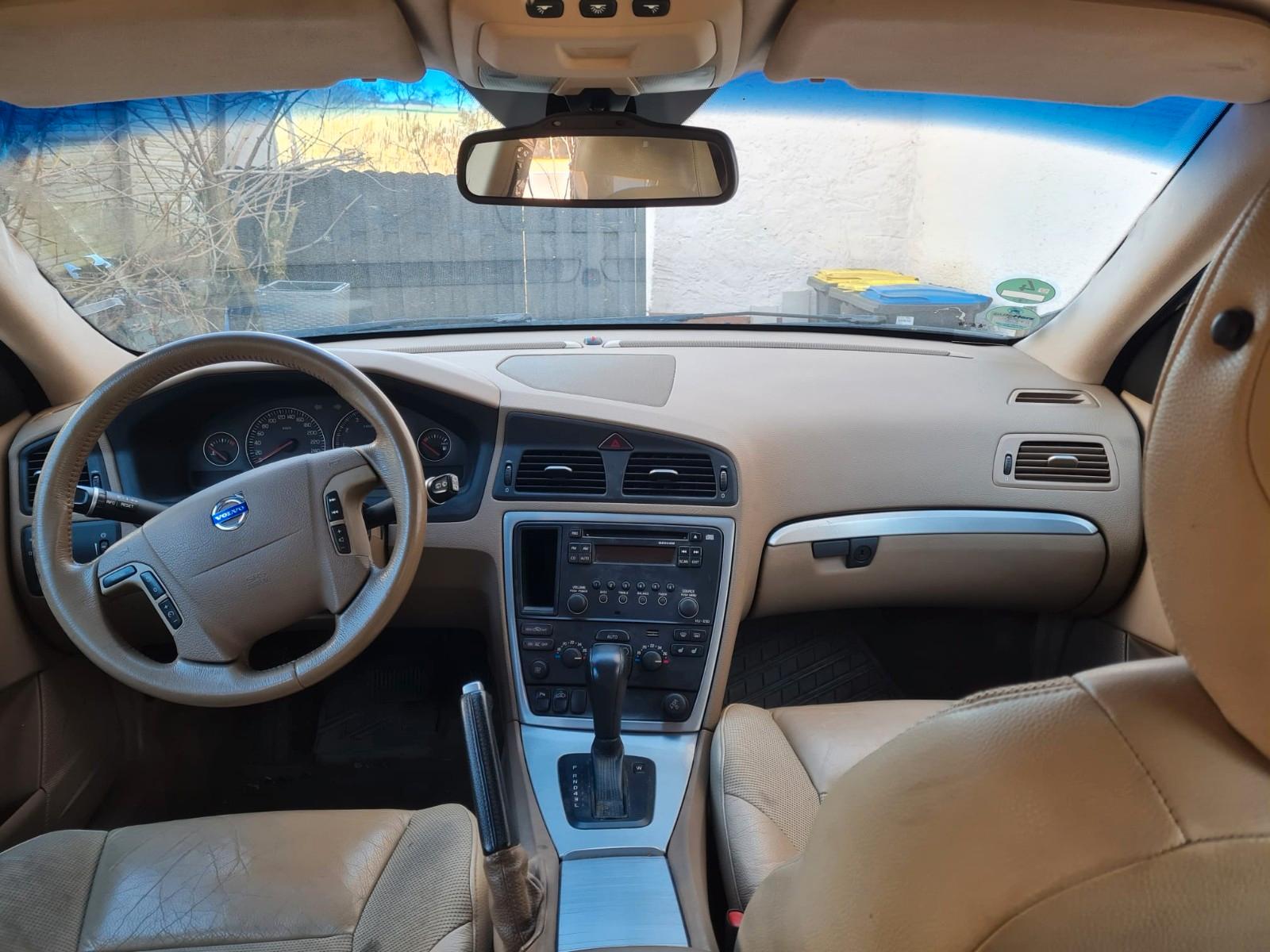 Volvo V70 2006 — interior