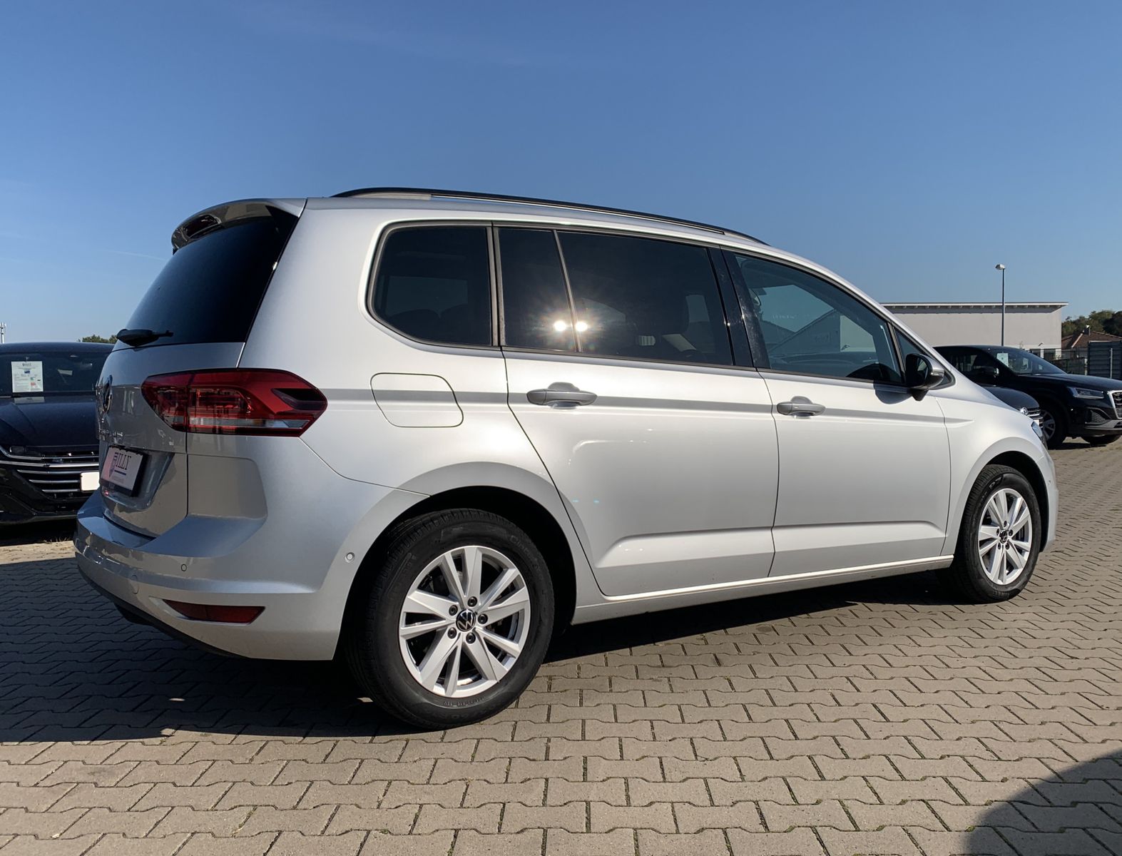Fahrzeugabbildung Volkswagen Touran 2.0 TDI*LED*Navi*AHK*Pano*STHZ*Cam*Spur*