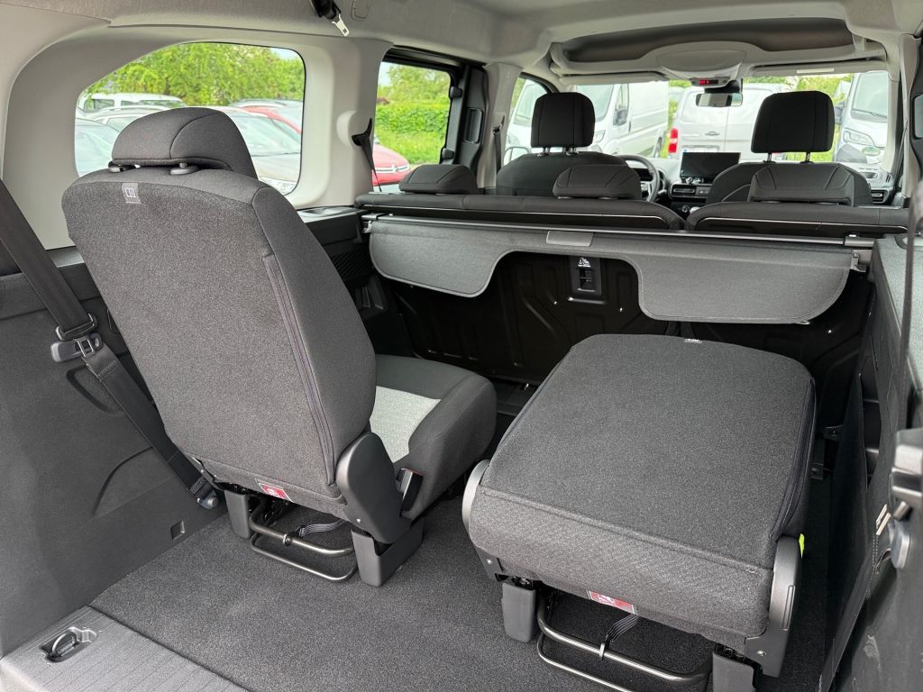 Fahrzeugabbildung Citroën Berlingo XL Diesel 130 PLUS 7-Sitzer