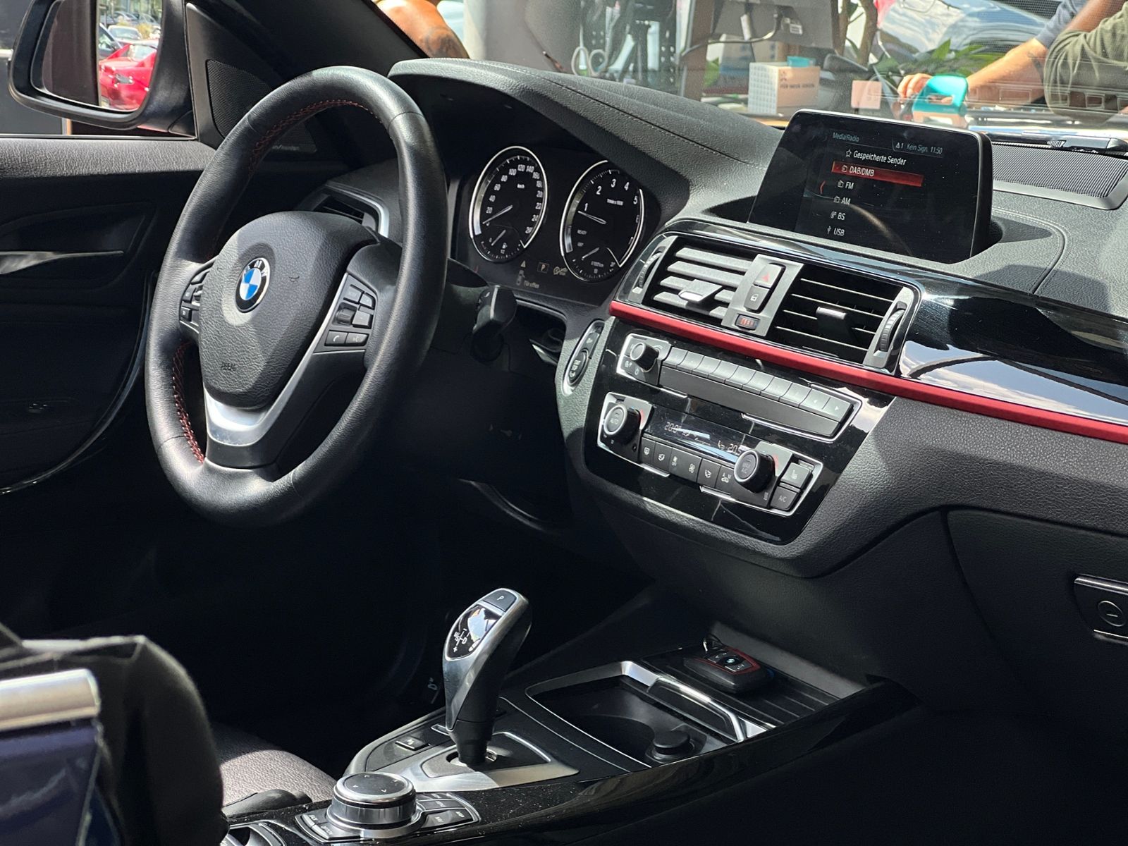 Fahrzeugabbildung BMW 230i Cabrio Sport Line H/K LEDER LED NAV RFK 18"