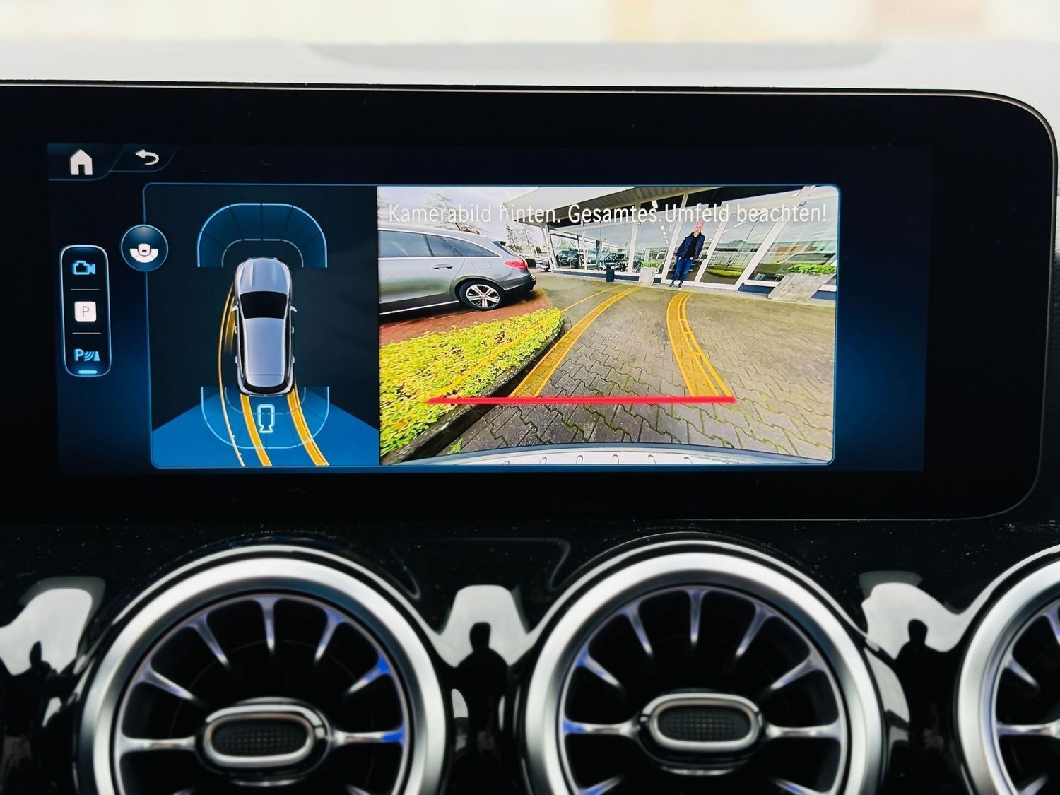 Fahrzeugabbildung Mercedes-Benz GLA 180 PROGRESSIVE Advanced NIGHT, EasyPack, RF