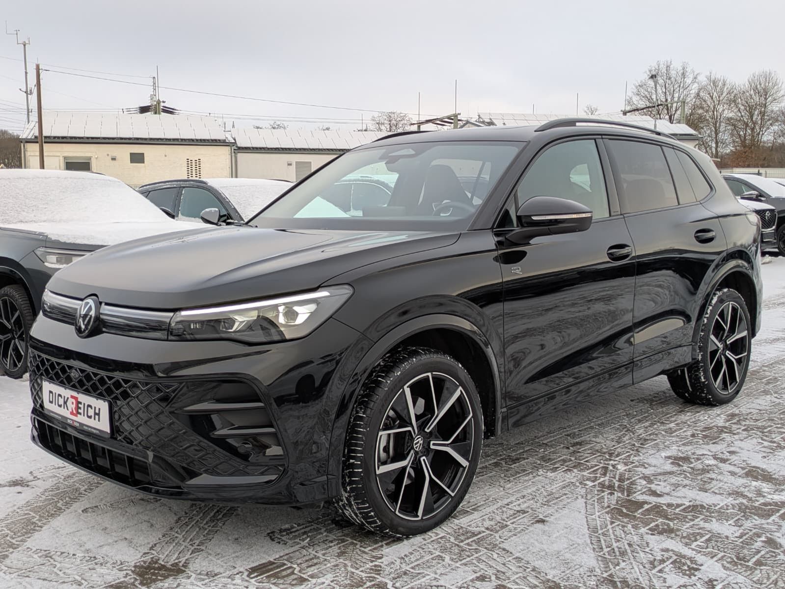 Fahrzeugabbildung Volkswagen Tiguan 2.0 TDI 4M R-Line PANO*H&K*AHK*MATRIX*20"