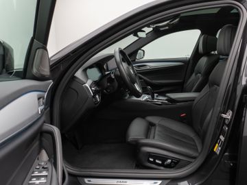 Fahrzeugabbildung BMW 530e Panorama Kamera Laser HUD DAB H/K ACC AHK