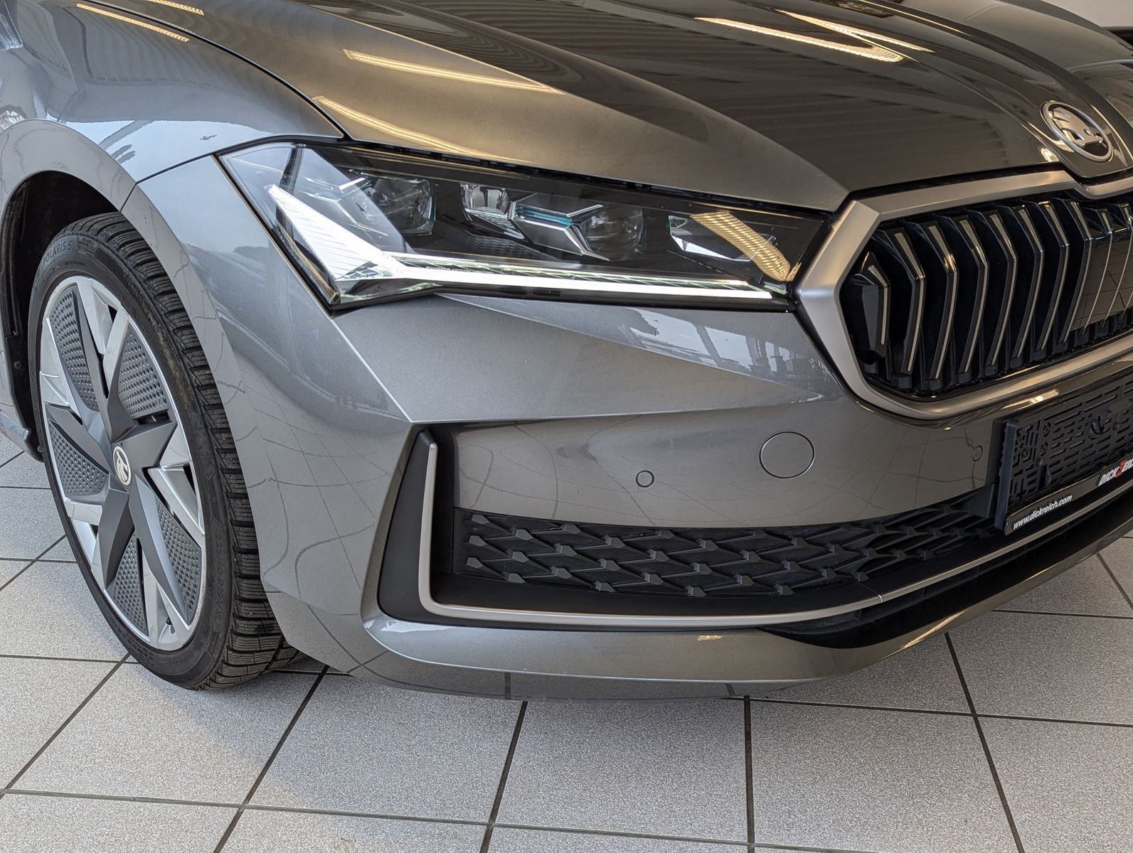 Fahrzeugabbildung SKODA Superb 2.0TDI DSG 4x4 Pano Matrix ACC AHK 5J Gar
