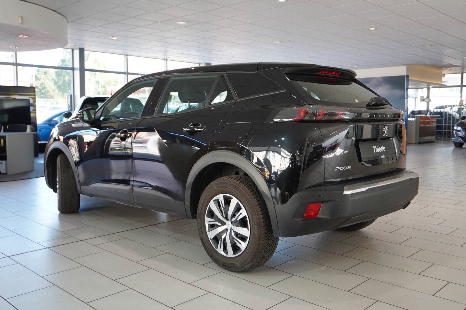 Fahrzeugabbildung Peugeot 2008 1.2T ACTIVE PACK NAVI/LED/KAMERA/SPORT/SH