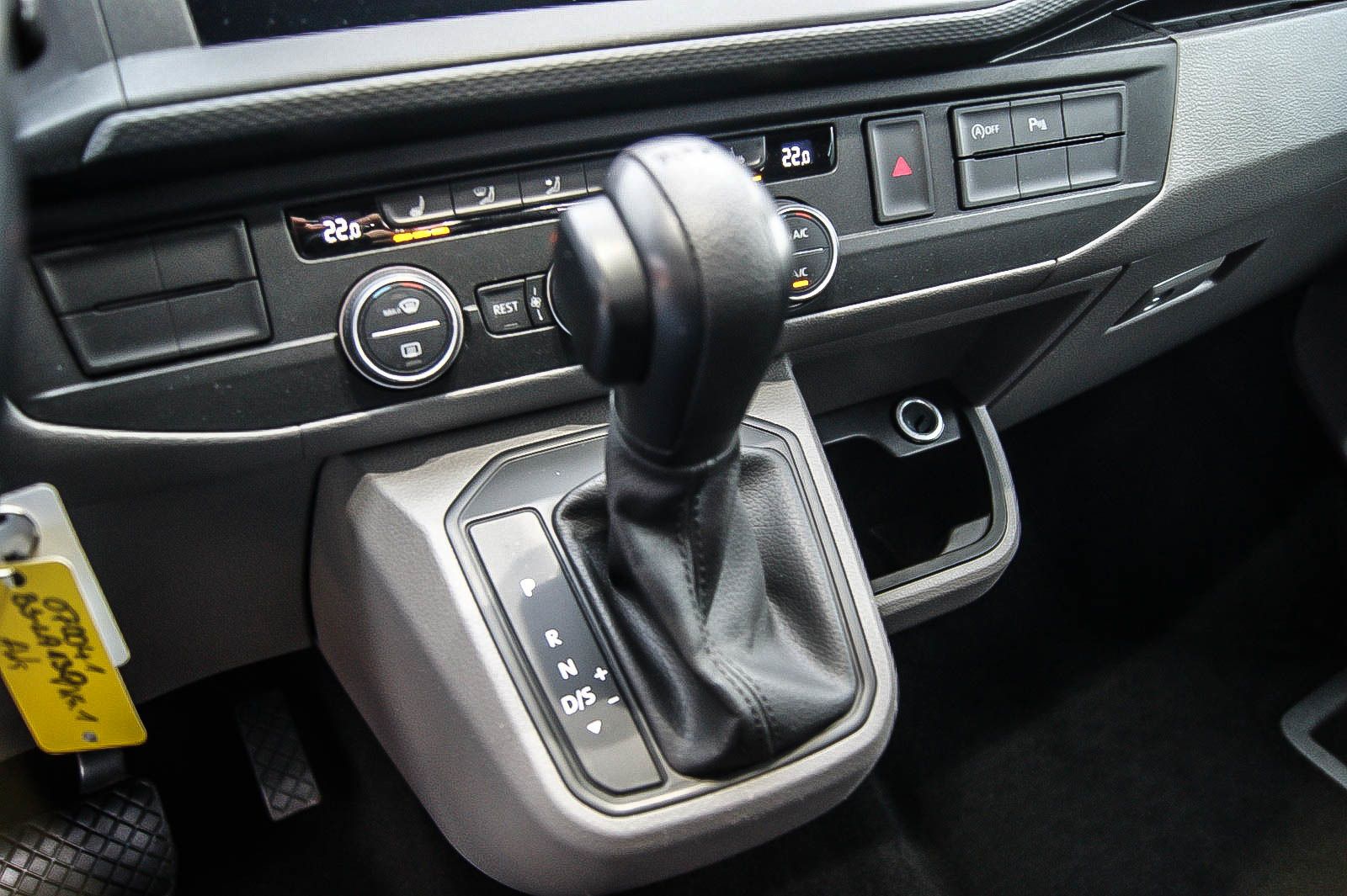 Fahrzeugabbildung Volkswagen T6.1 Caravelle lang 20TDI DSG 8-Sitze NAVI SIHZG