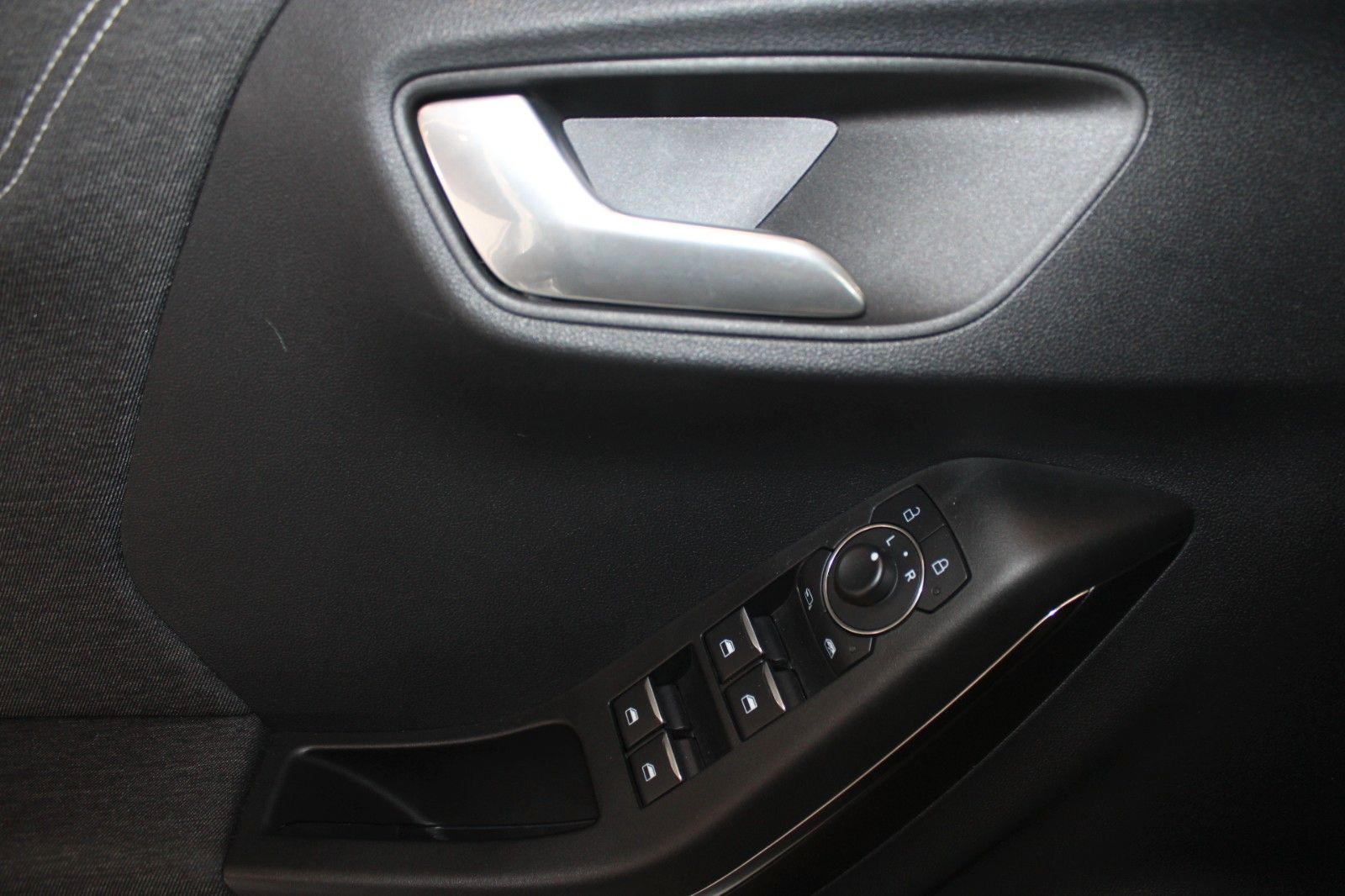 Fahrzeugabbildung Ford Puma MHEV Titanium LED NAVI AHK WinterPaket 1.Hd