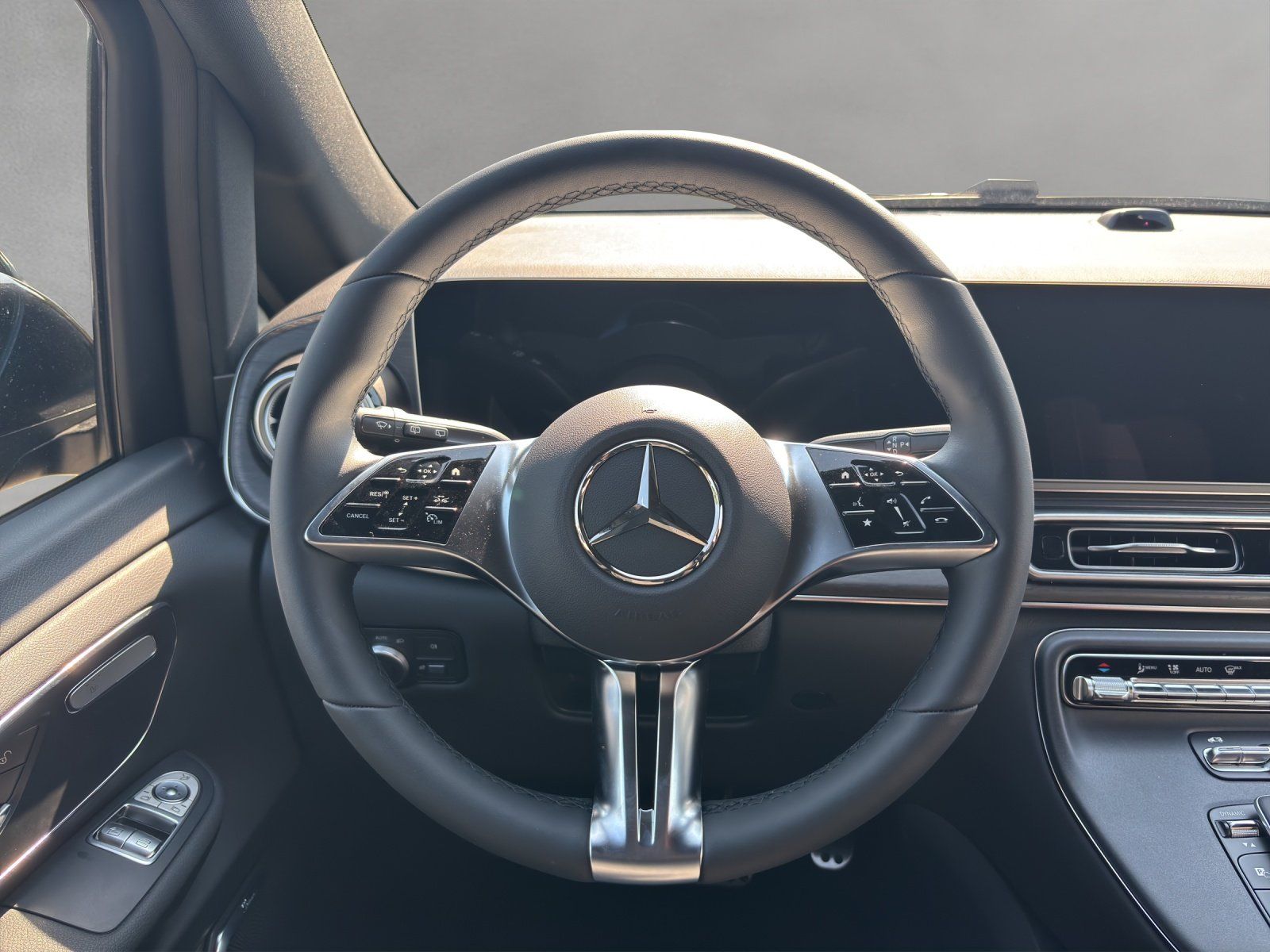 Fahrzeugabbildung Mercedes-Benz V 300 d STYLE Lang MBUX WinterPa AMG Line