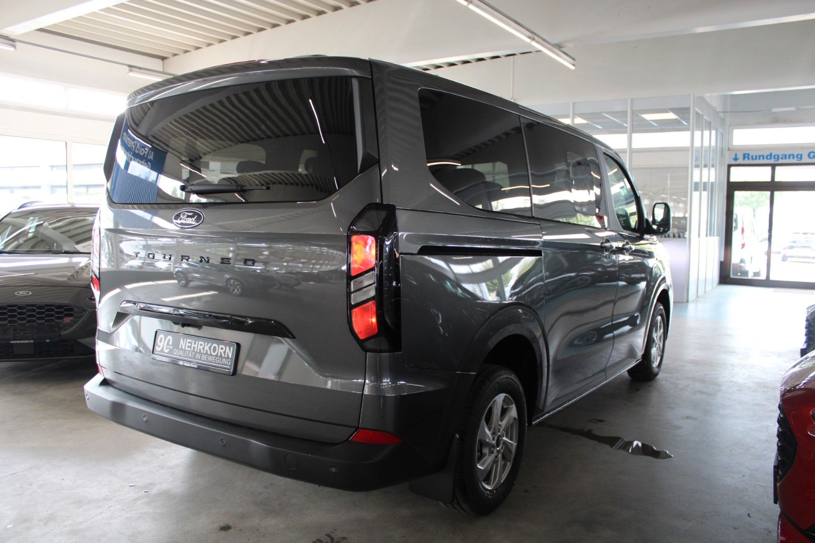 Fahrzeugabbildung Ford Tourneo Custom L1 TREND 8-Sitze LED NAVI CAM uvm