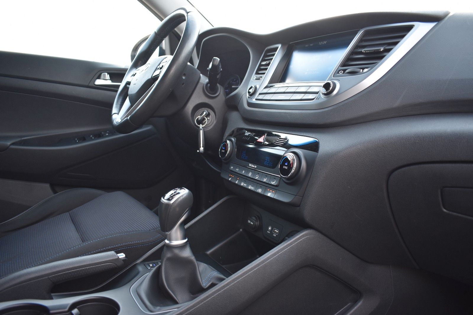 Fahrzeugabbildung Hyundai Tucson Style 2WD Panorama Dach Bluetooth Schaltr