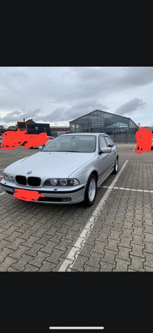 BMW E39 528i