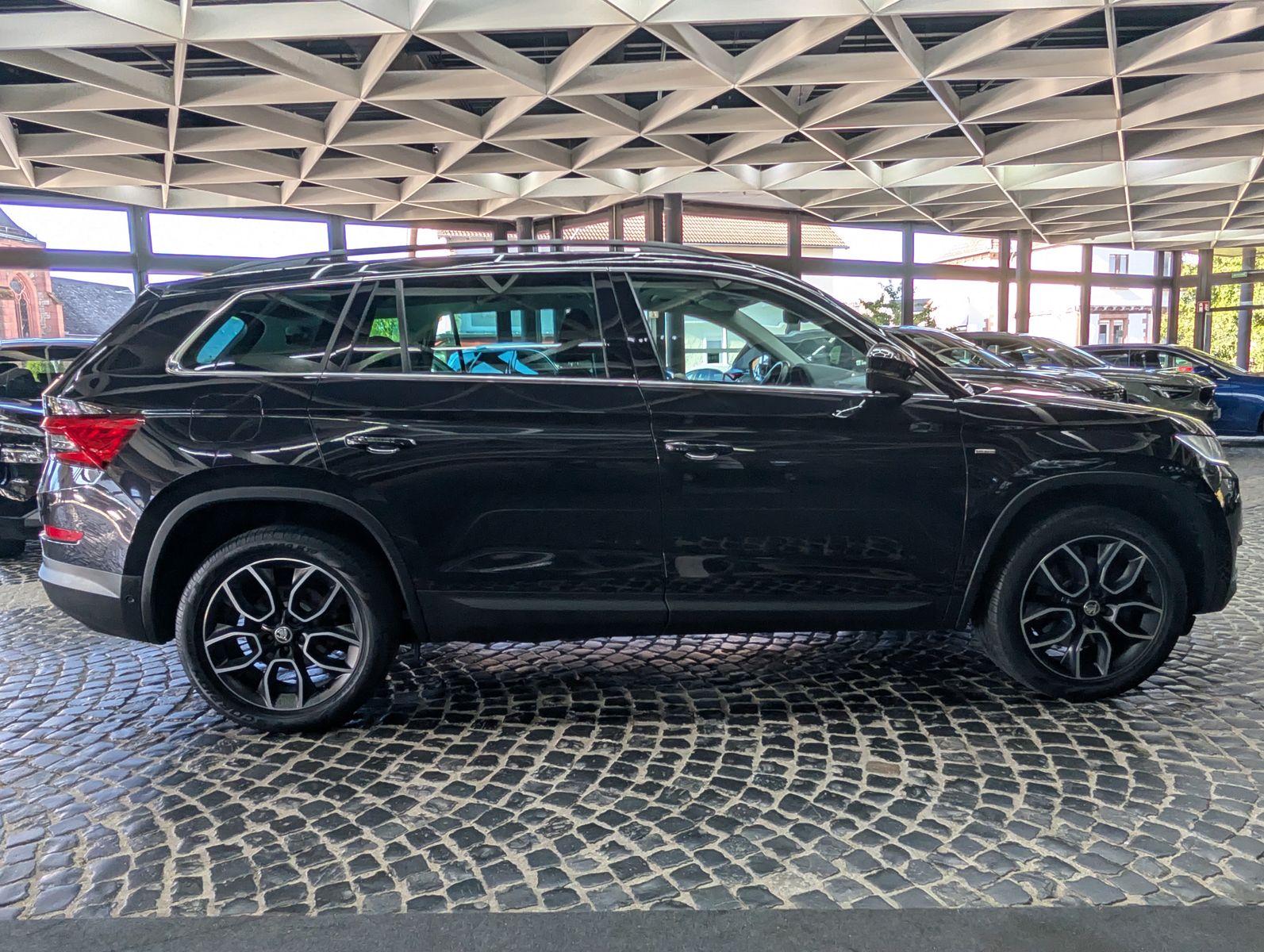 Fahrzeugabbildung SKODA Kodiaq Clever 4x4 PANO*AHK*CANTON*4xSHZ*7-Sitzer
