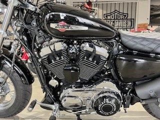 Fahrzeugabbildung Harley-Davidson Sportster XL1200C Custom Finanzierung ab 4,99%