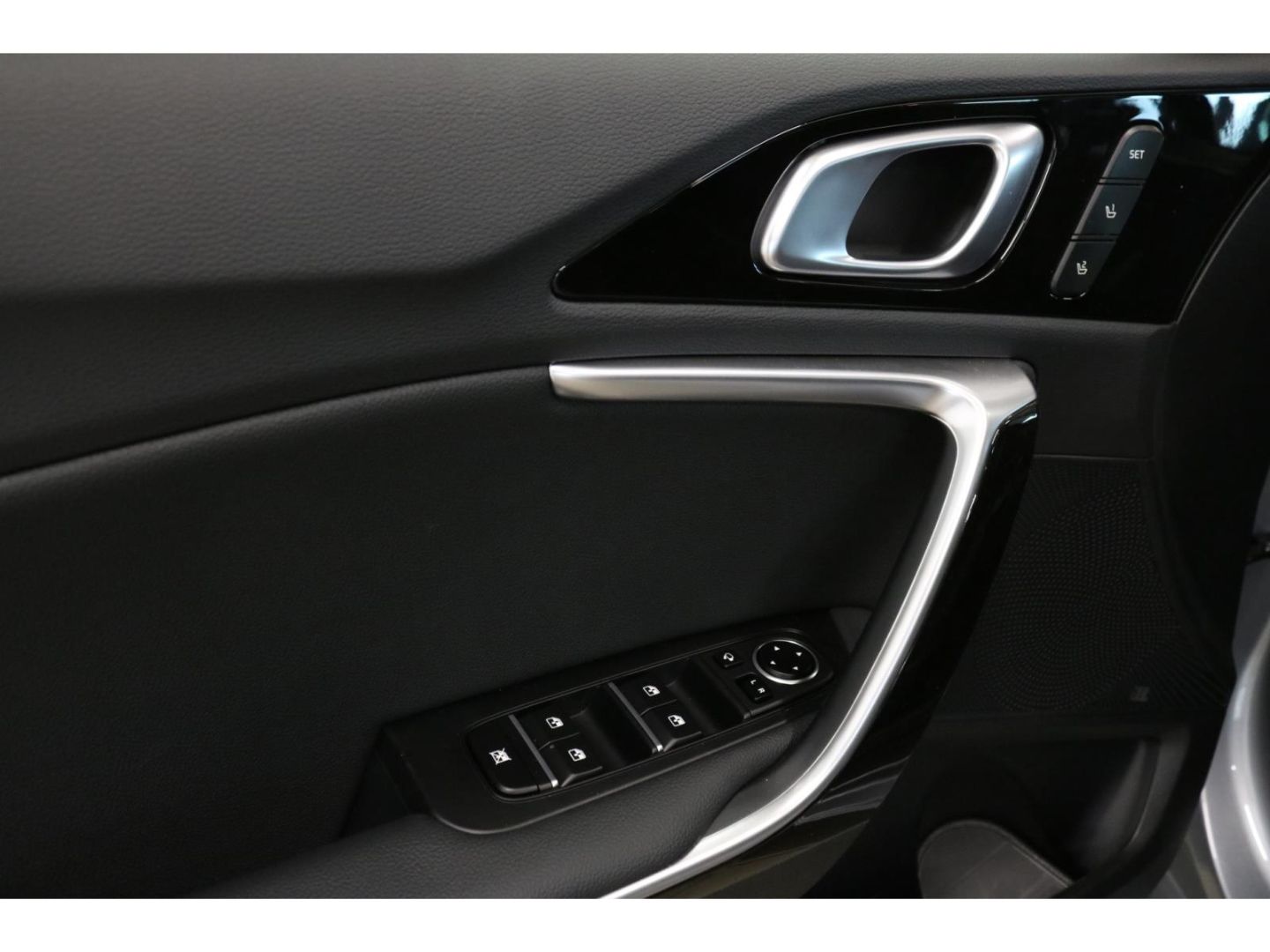 Fahrzeugabbildung Kia Ceed Spirit 1,5 Automatik Kamera Navi SHZ Tempom