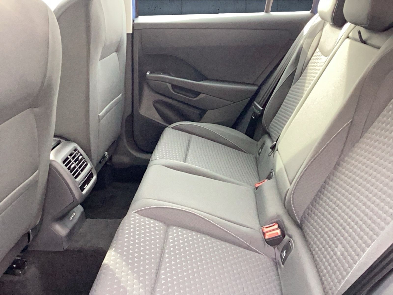 Volkswagen T-Roc - Bild 12
