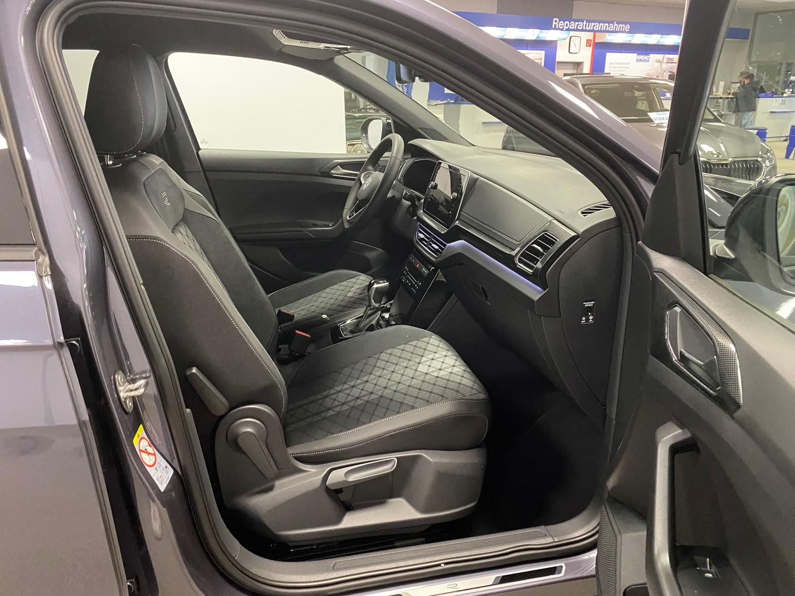 Fahrzeugabbildung Volkswagen T-Cross 1.5 TSI DSG BLACK STYLE R-Line+AHK+ACC++