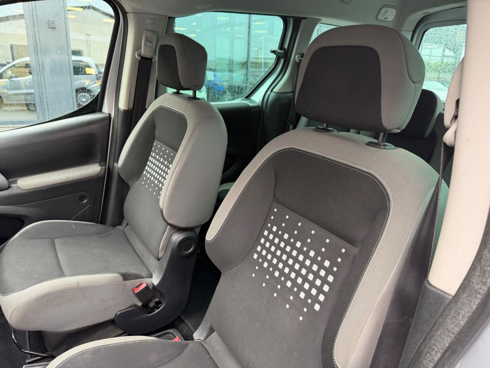 Citroën BERLINGO MULTISPACE FEEL*NAVI*PDC*R-KAMERA*