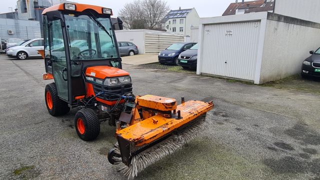 Kubota Kuboto BX2200 *Kehrbesen*Salzstreuer maschine