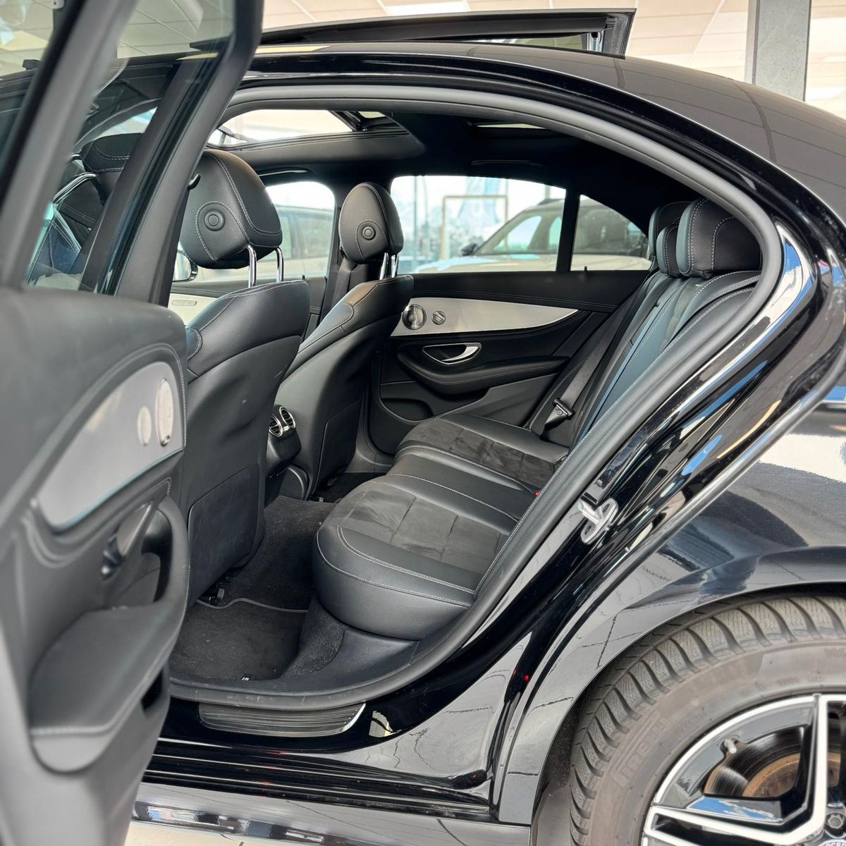 Fahrzeugabbildung Mercedes-Benz E 300 E Limousine E 300 e