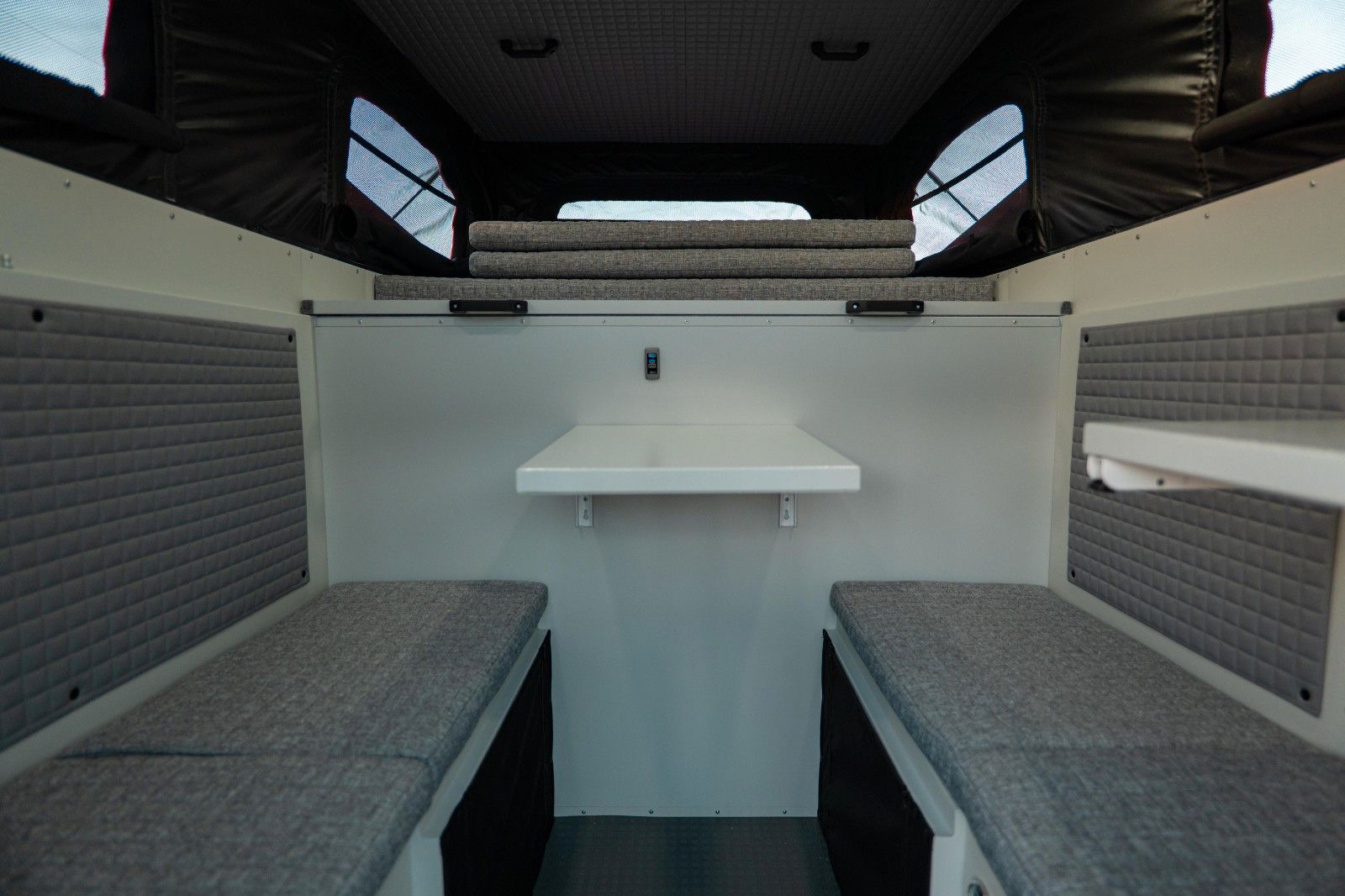 Fahrzeugabbildung Dodge RAM 5.7 V8 4x4 + DECAMP BACKPACK Camper Autark