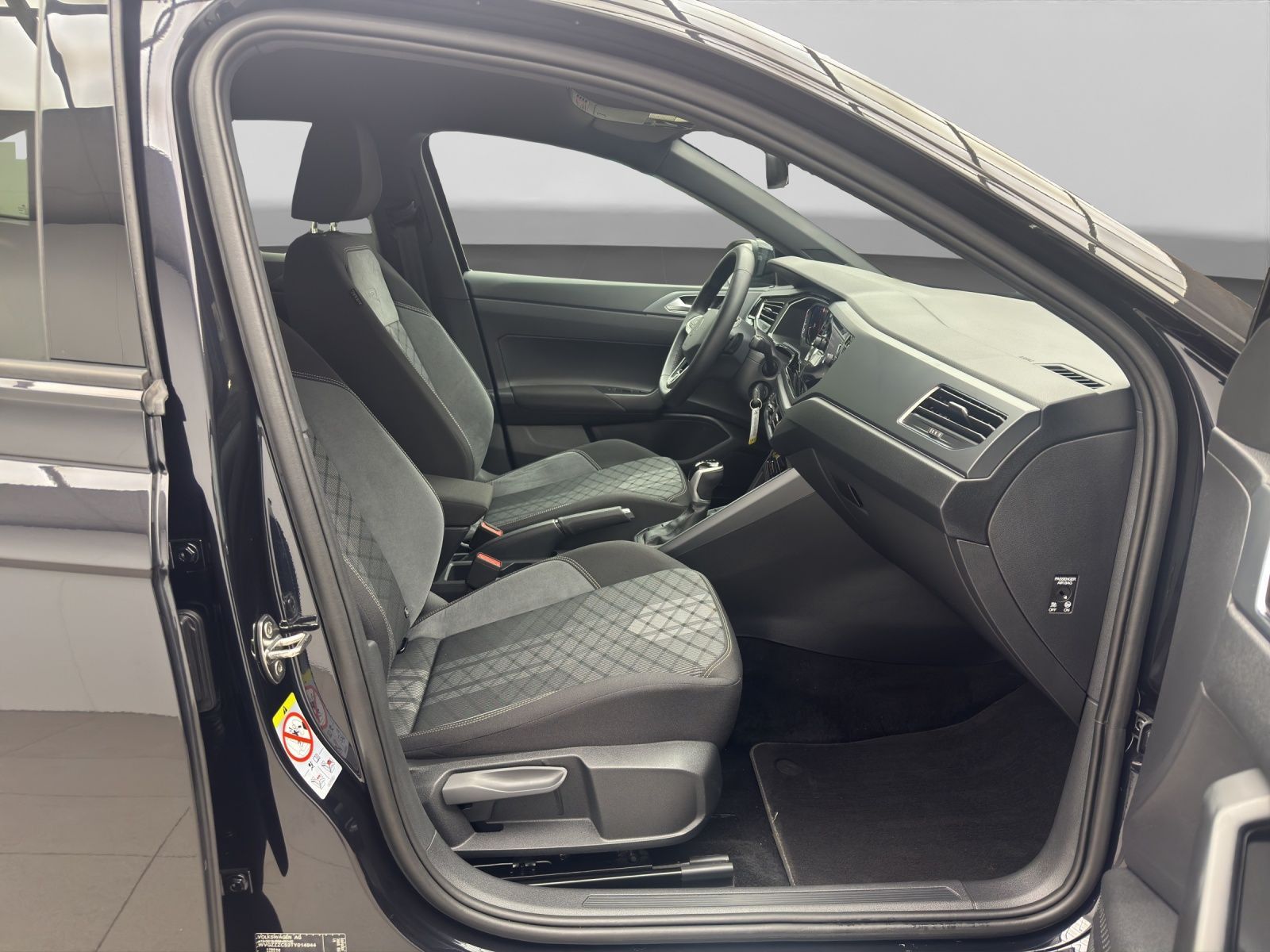 Volkswagen Taigo 1.5 TSI DSG R-LINE IQ.LIGHT NAVI KAMERA AH foto 4