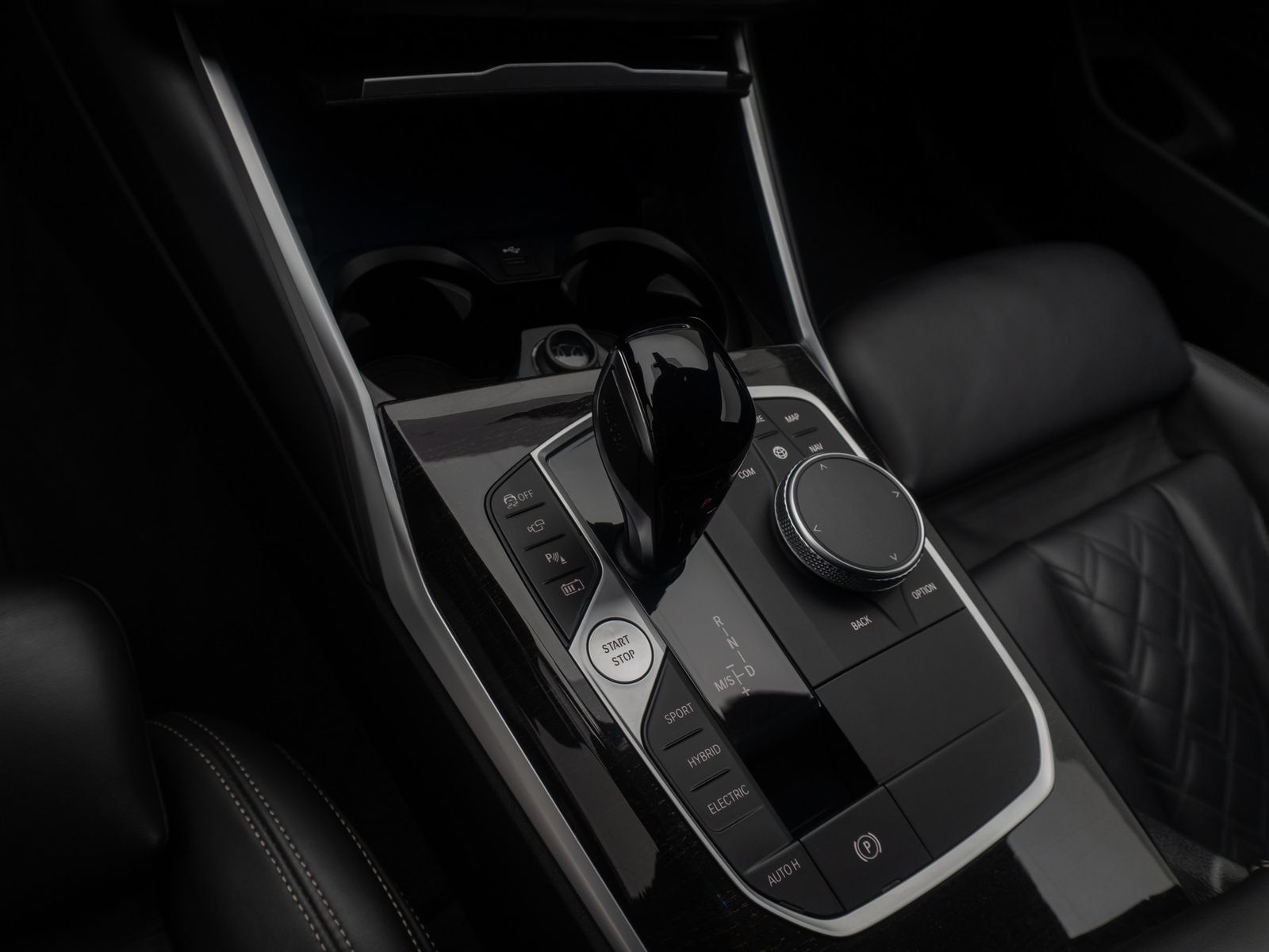 Fahrzeugabbildung BMW 330e Luxury Line Laser DAB 360°HUD Leder Komfort