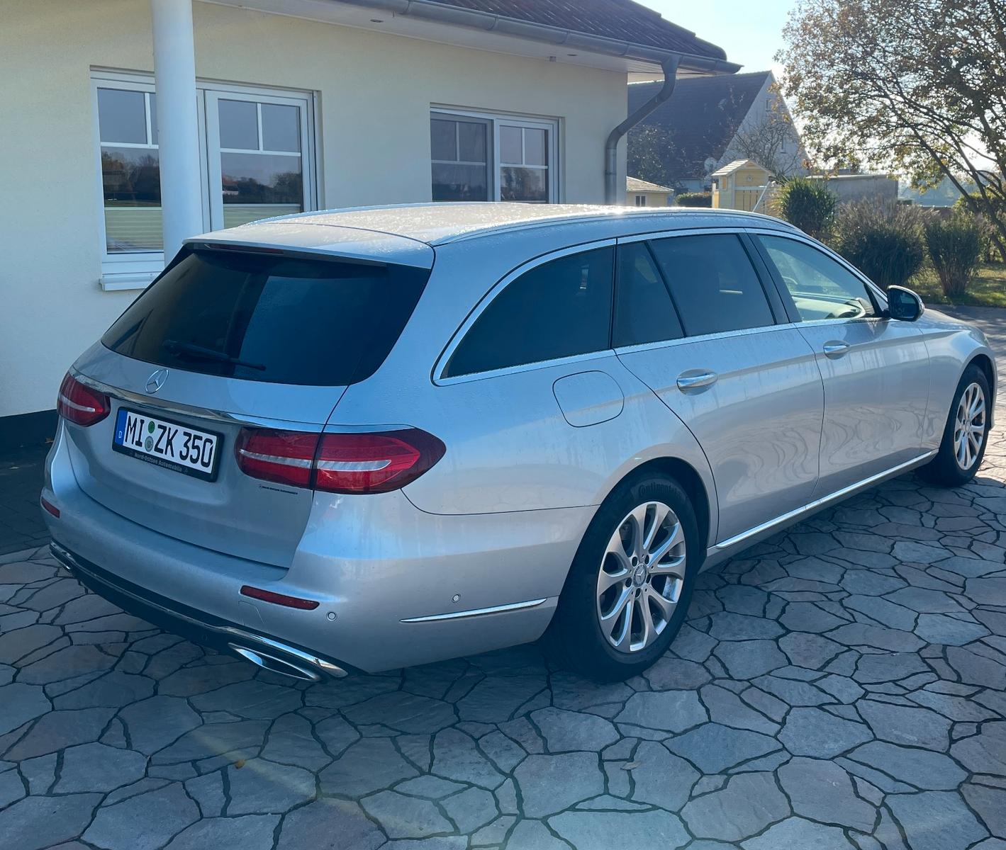 Mercedes-Benz E 220d T EXCLUSIVE Autom. EXCLUSIVE
