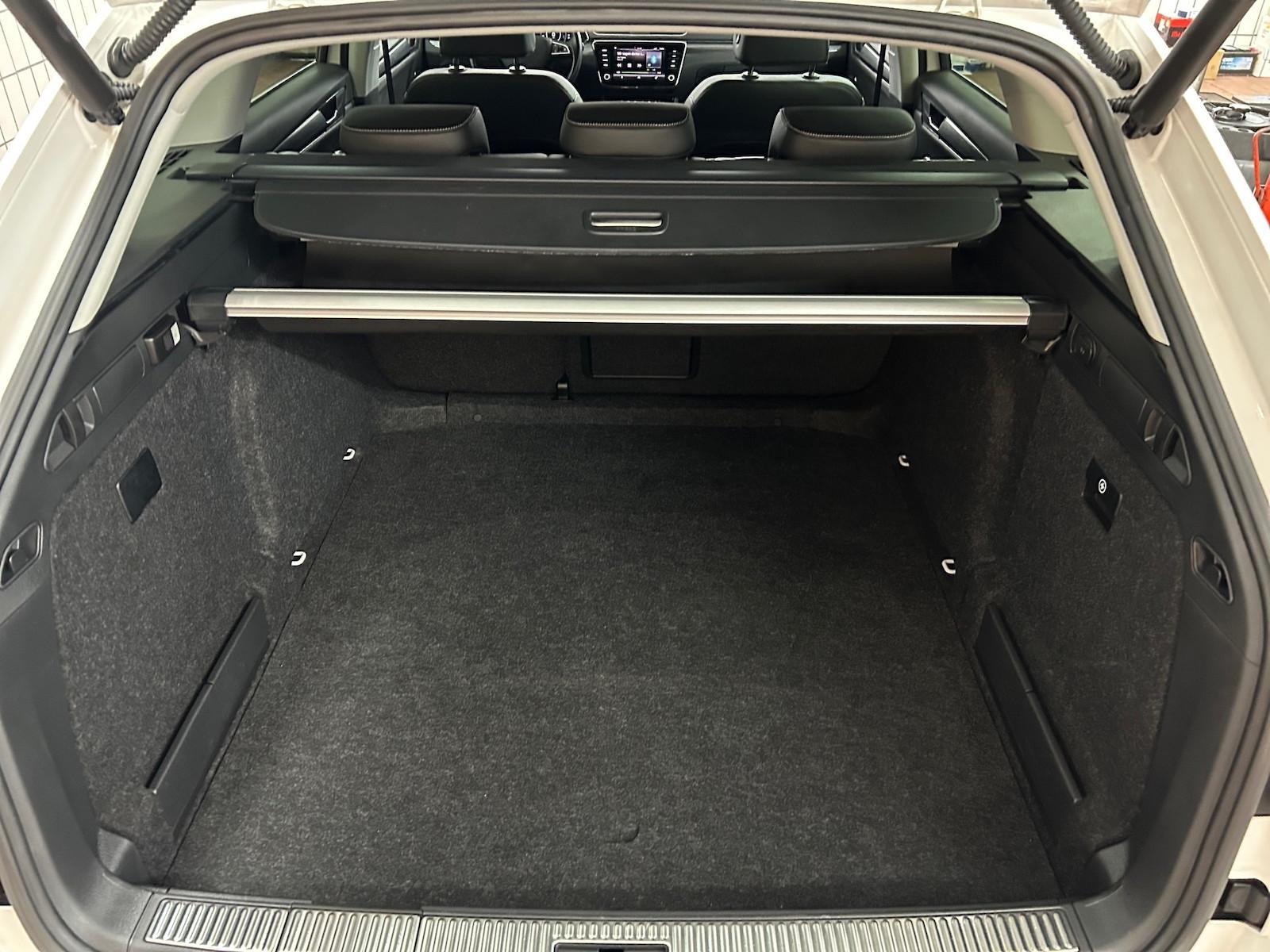 Skoda Superb Style Automatik dig.Cockpit*AHK*Leder*PDC, миниатюра 11