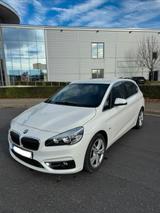 BMW 218i Active Tourer Luxury Line - BMW 218 in Bonn