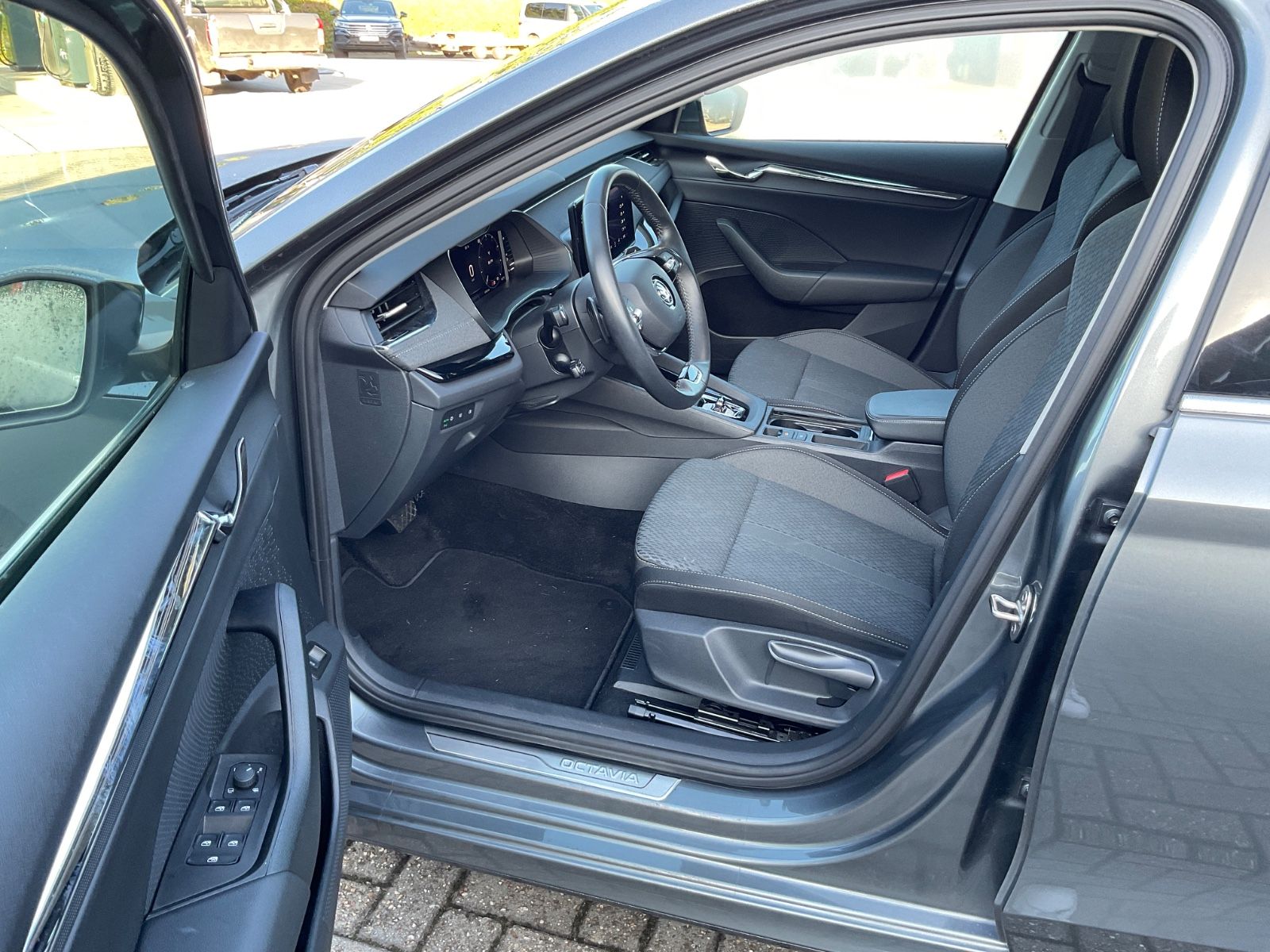 Fahrzeugabbildung SKODA Octavia Kombi 1.5 TSI e-TEC DSG,Kamera,Navi,LED
