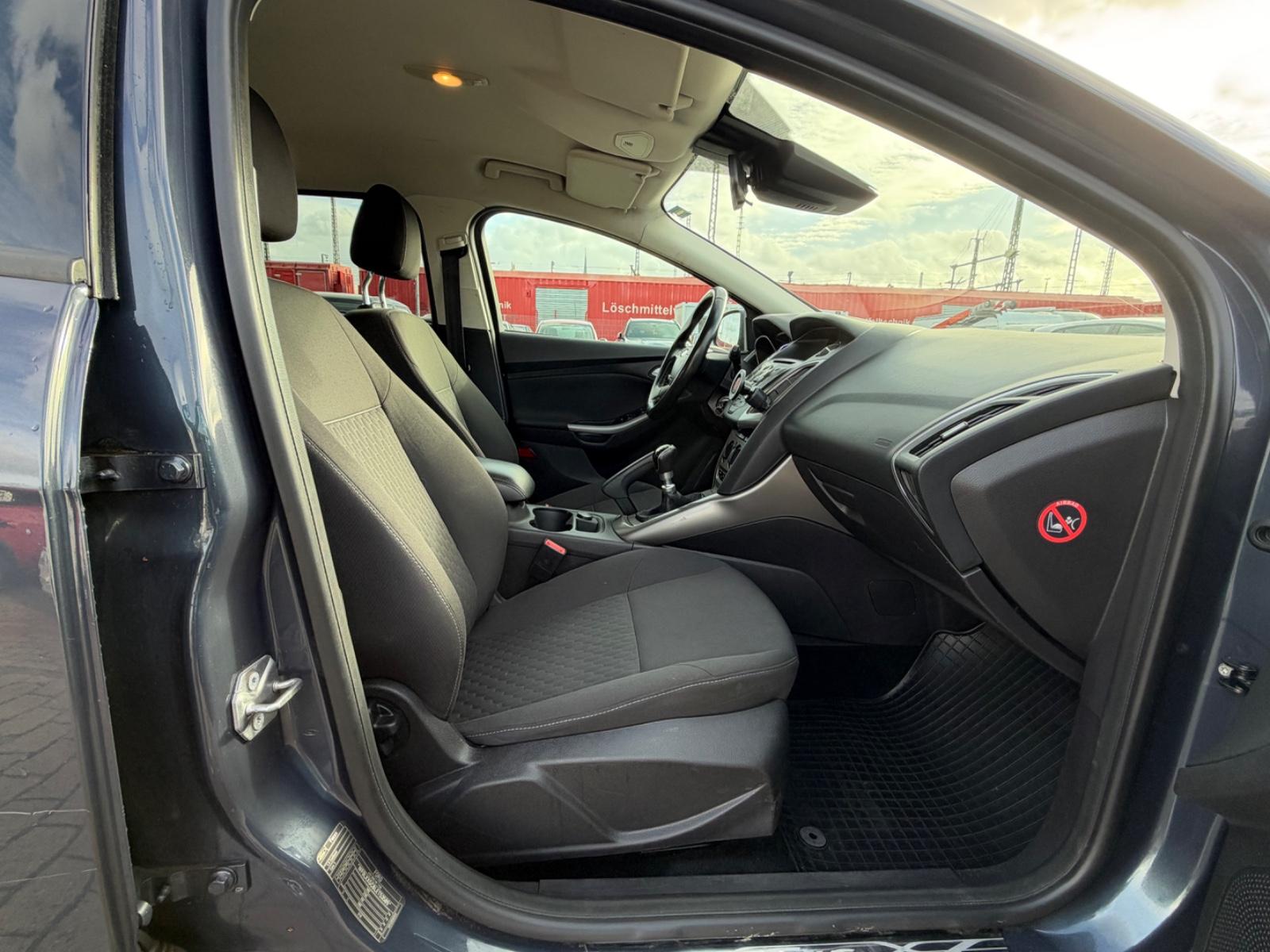 Ford Focus 2014 — photo 12