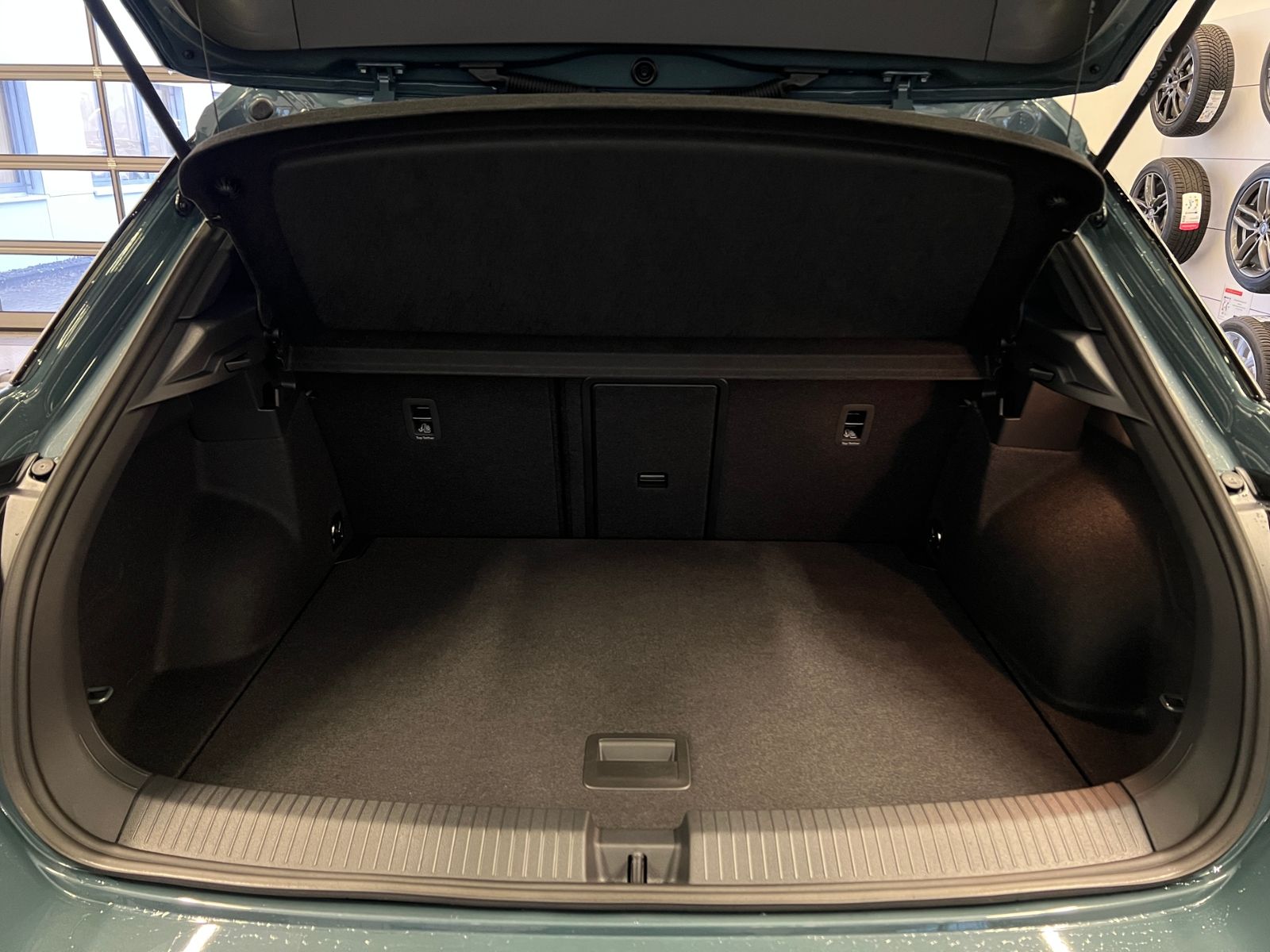 Fahrzeugabbildung Volkswagen T-Roc R-Line 1.5 TSI DSG *Black Style,AHK,Navi*