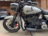 Harley-Davidson Road King FLHRC - HARLEY-DAVIDSON FLHR ROAD KING