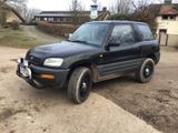 Toyota RAV 4 Geländewagen - Toyota RAV 4 aus 1995
