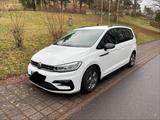 Volkswagen VW Touran 1.5 TSI Highlinie R-Line 150 PS - Volkswagen Touran mit Benzin-Antrieb: Geländewagen