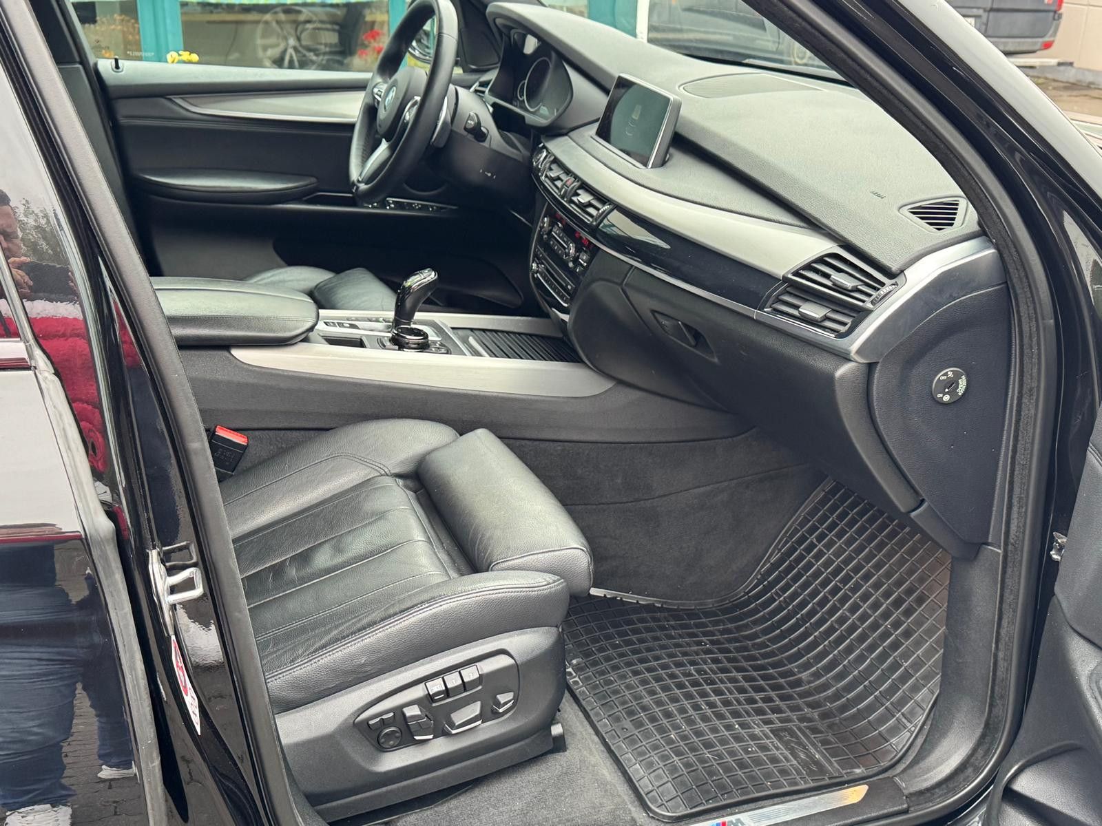 Fahrzeugabbildung BMW X5 xDrive 30 d M-Paket LED+NAVI+LEDER+MEMO+VIRTU