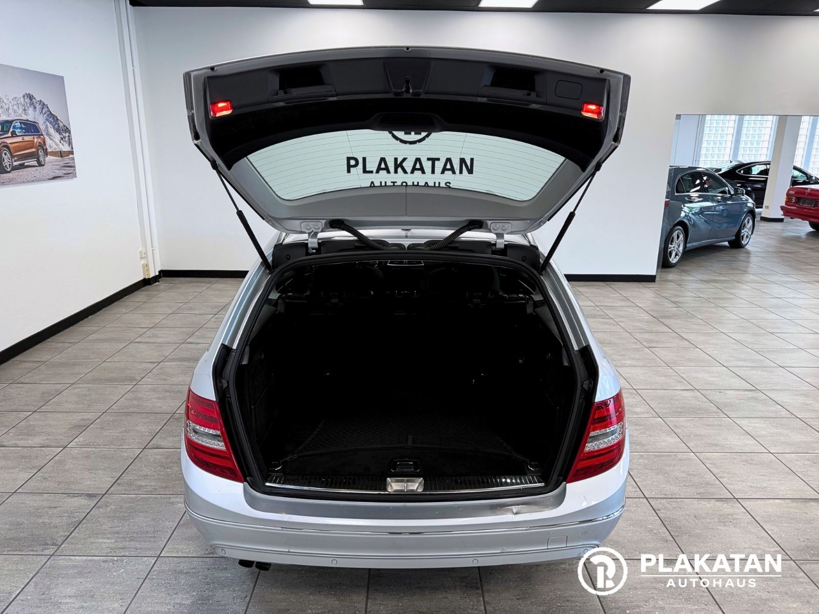 Fahrzeugabbildung Mercedes-Benz C 180CDI T-Model Bi-Xenon Automatik NAVI AHK