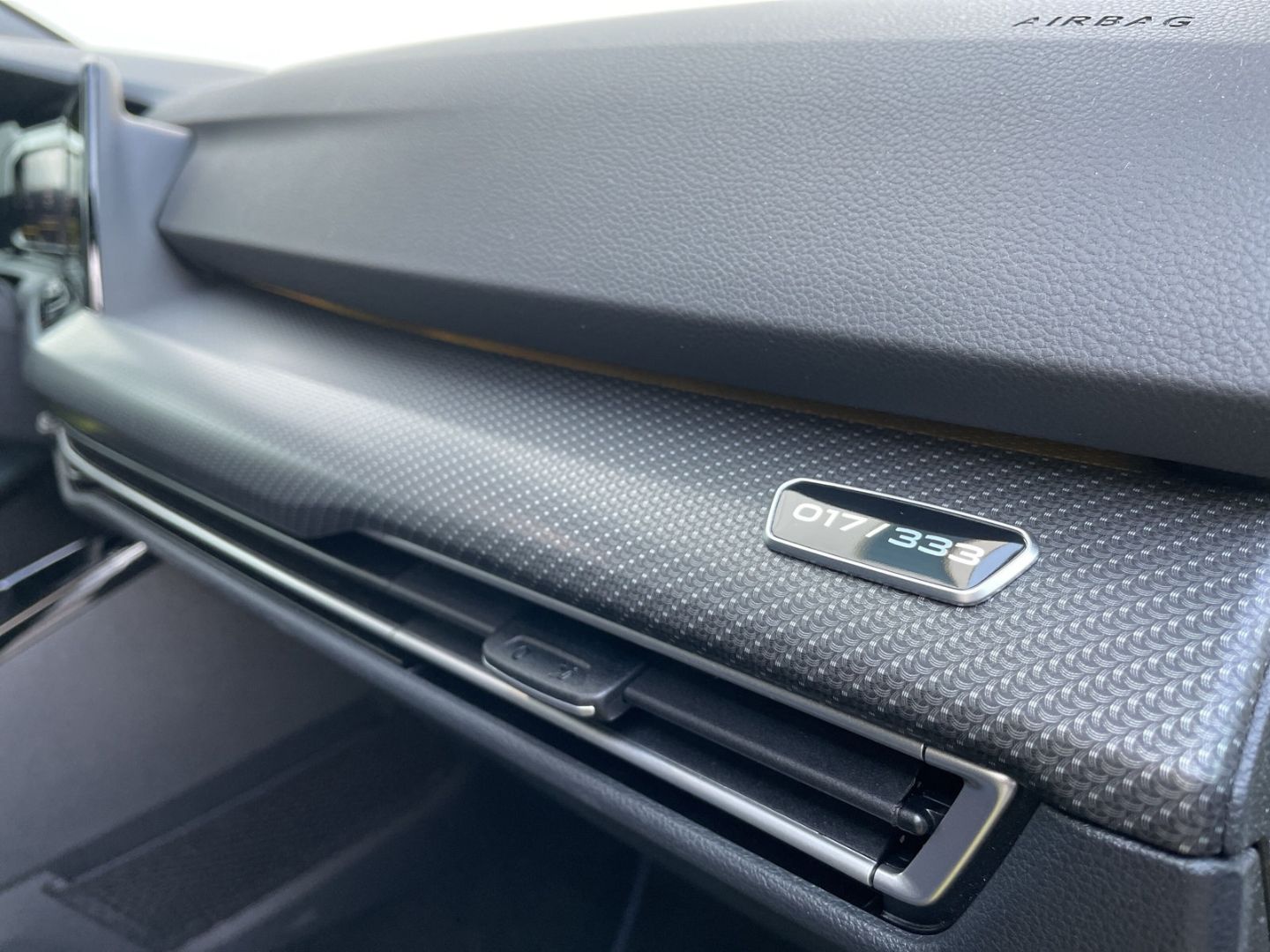 Golf R 333 Perf. 2.0 TSI DSG 4Motion No.17/333